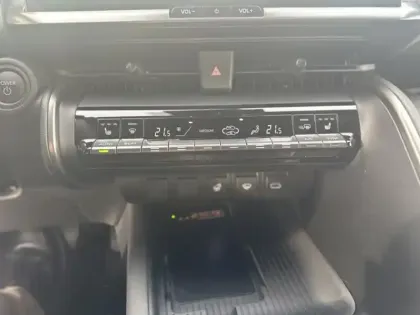 Photo 18 Toyota C-HR 2.0 PHEV 225 Design Pack Confort