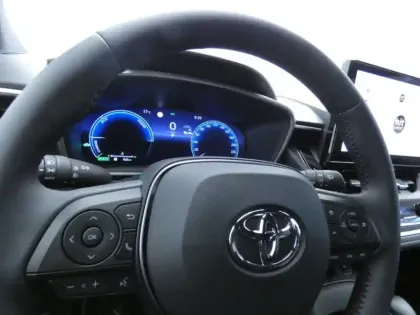 Photo 10 Toyota Corolla Hybride 1.8L 140h Design