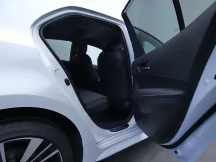 Photo 7 Toyota Corolla Hybride 1.8L 140h Design