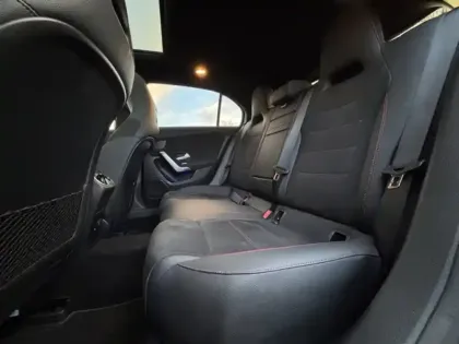 Photo 51 Mercedes Classe A 200 d AMG Line