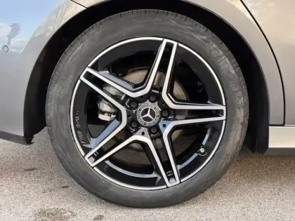 Photo 40 Mercedes Classe A 200 d AMG Line