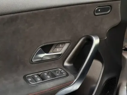 Photo 43 Mercedes Classe A 200 d AMG Line