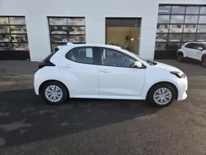 Photo 3 Toyota Yaris  116h Dynamic 5p MC24