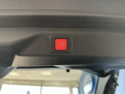 Photo 11 Peugeot 3008  1.2 Hybrid 136ch GT e-DCS6