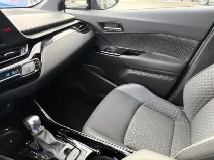 Photo 14 Toyota C-HR  2.0 Hybride 184ch Design Ultimate E-CVT