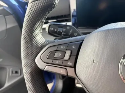 Photo 13 Volkswagen T-roc  1.5 eTSI 150ch R-Line DSG7