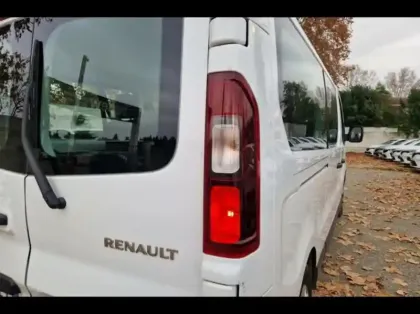 Photo 13 Renault Trafic Gén. III (J82) Ph3 Zen 4