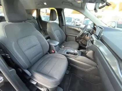 Photo 10 Ford Kuga  2.5 Duratec 190ch FHEV Titanium BVA i-AWD 4X4