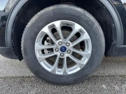 Photo 8 Ford Kuga  2.5 Duratec 190ch FHEV Titanium BVA i-AWD 4X4