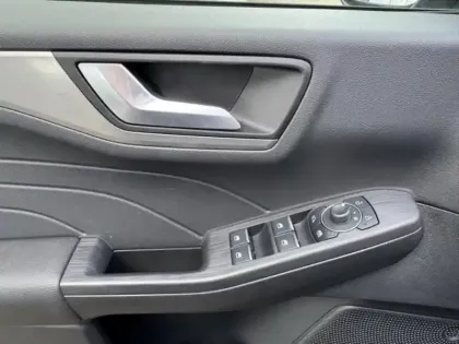 Photo 14 Ford Kuga  2.5 Duratec 190ch FHEV E85 Titanium BVA