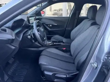 Photo 8 Peugeot 2008  1.2 Hybrid 136ch Allure e-DCS6