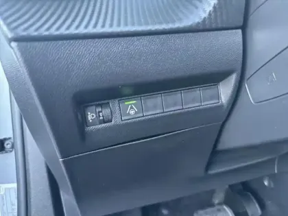 Photo 14 Peugeot 2008  1.2 Hybrid 136ch Allure e-DCS6