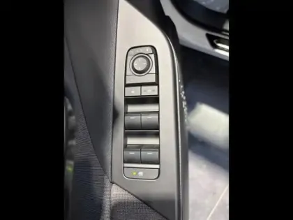 Photo 13 Toyota C-HR  2.0 Hybride 200ch Design NG23