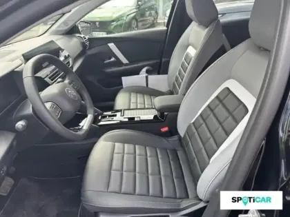 Photo 10 Citroën C4  1.2 Hybride 145ch S&S MAX Automatique