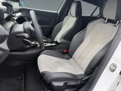 Photo 8 Peugeot 2008  e- 136ch GT Pack