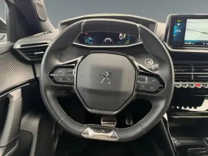 Photo 11 Peugeot 2008  e- 136ch GT Pack