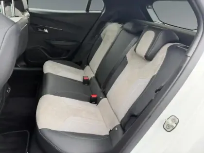 Photo 12 Peugeot 2008  e- 136ch GT Pack