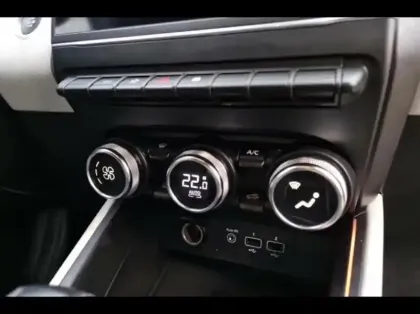 Photo 8 Renault Clio  1.6 E-Tech hybride 140ch Intens -21N