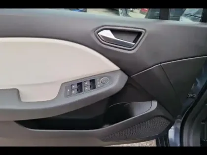 Photo 12 Renault Clio  1.6 E-Tech hybride 140ch Intens -21N