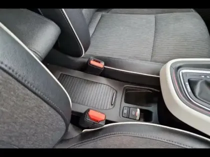 Photo 6 Renault Clio  1.6 E-Tech hybride 140ch Intens -21N