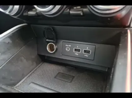 Photo 7 Renault Clio  1.6 E-Tech hybride 140ch Intens -21N