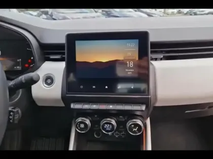 Photo 9 Renault Clio  1.6 E-Tech hybride 140ch Intens -21N