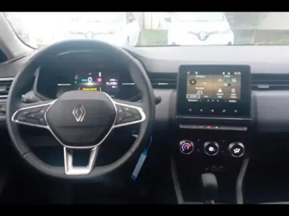 Photo 8 Renault Clio  1.6 E-Tech 145ch full hybrid Evolution - 24