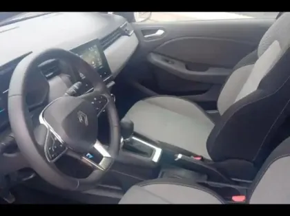 Photo 9 Renault Clio  1.6 E-Tech 145ch full hybrid Evolution - 24