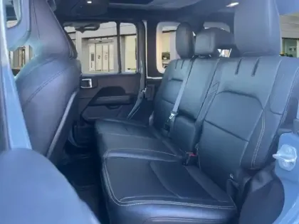 Photo 11 Jeep Wrangler  Unlimited 2.0 T 380ch 4xe Sahara Command Trac