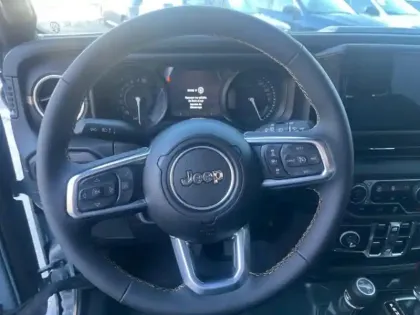 Photo 9 Jeep Wrangler  Unlimited 2.0 T 380ch 4xe Sahara Command Trac