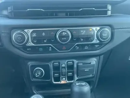 Photo 13 Jeep Wrangler  Unlimited 2.0 T 380ch 4xe Sahara Command Trac