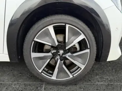 Photo 13 Peugeot 208  e- 136ch GT