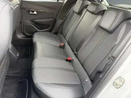 Photo 12 Peugeot 208  e- 136ch GT