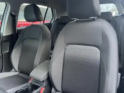 Photo 9 Volkswagen Golf  1.0 eTSI OPF 110ch Active DSG7