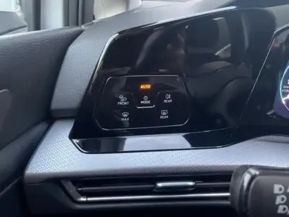 Photo 11 Volkswagen Golf  1.0 eTSI OPF 110ch Active DSG7