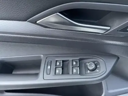 Photo 10 Volkswagen Golf  1.0 eTSI OPF 110ch Active DSG7