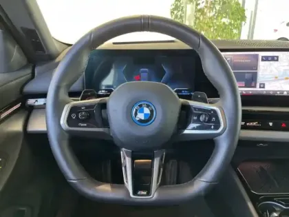 Photo 5 BMW Serie 5 Série 5 530e 299ch M Sport xDrive