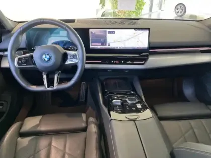 Photo 4 BMW Serie 5 Série 5 530e 299ch M Sport xDrive