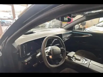 Photo 8 Renault Austral  1.2 E-Tech full hybrid 200ch Iconic esprit Alpine- 24