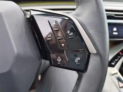 Photo 14 Peugeot 5008  Hybrid 136ch Allure e-DCS6