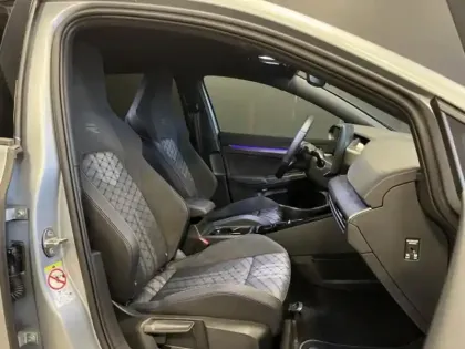 Photo 9 Volkswagen Golf  1.5 eTSI EVO2 150ch R-Line Edition DSG7