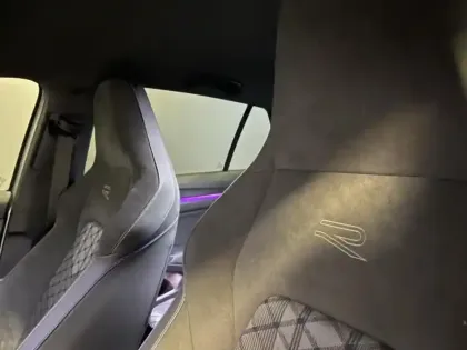 Photo 14 Volkswagen Golf  1.5 eTSI EVO2 150ch R-Line Edition DSG7