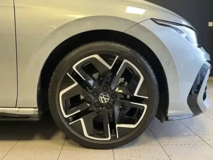 Photo 6 Volkswagen Golf  1.5 eTSI EVO2 150ch R-Line Edition DSG7