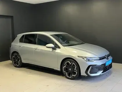 Photo 8 Volkswagen Golf  1.5 eTSI EVO2 150ch R-Line Edition DSG7