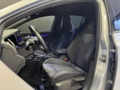 Photo 12 Volkswagen Golf  1.5 eTSI EVO2 150ch R-Line Edition DSG7