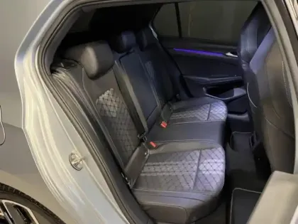 Photo 10 Volkswagen Golf  1.5 eTSI EVO2 150ch R-Line Edition DSG7