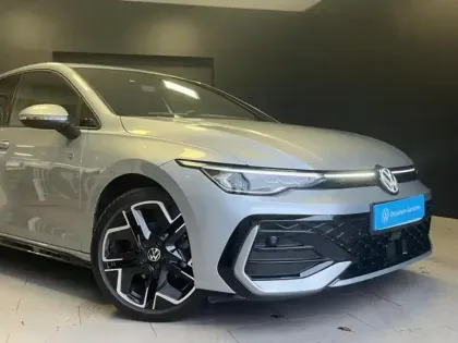 Photo 7 Volkswagen Golf  1.5 eTSI EVO2 150ch R-Line Edition DSG7