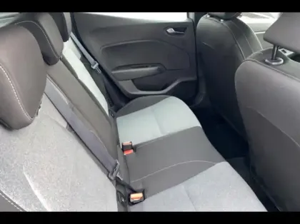 Photo 13 Renault Clio  1.6 E-Tech 145ch full hybrid Evolution - 24