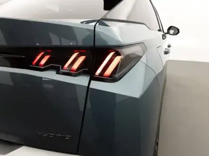 Photo 16 Peugeot 3008  Hybrid 145 e-DCS6