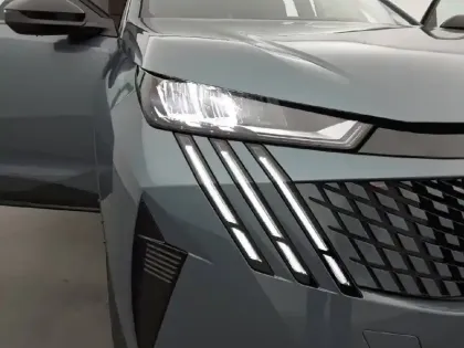 Photo 15 Peugeot 3008  Hybrid 145 e-DCS6